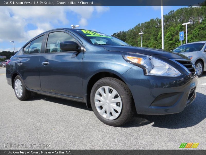 Front 3/4 View of 2015 Versa 1.6 SV Sedan