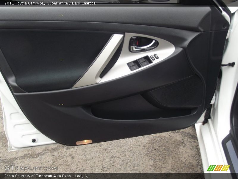 Super White / Dark Charcoal 2011 Toyota Camry SE