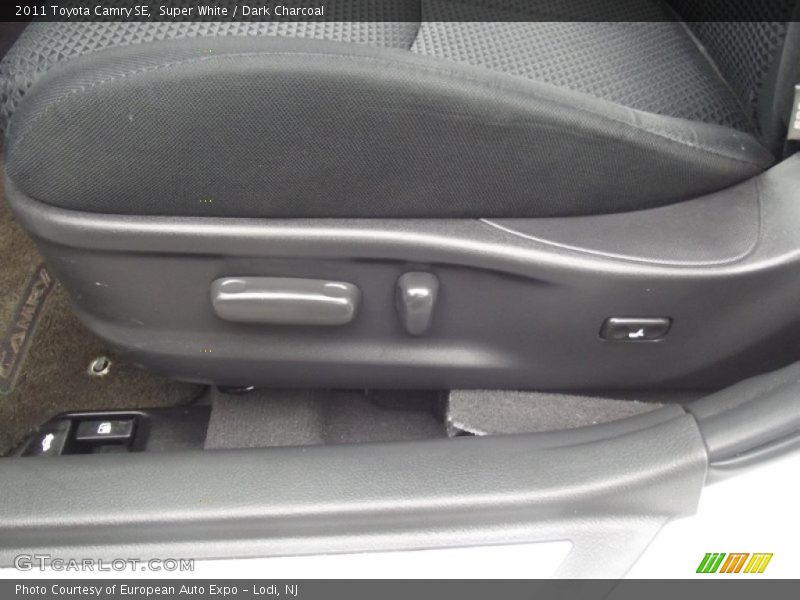 Super White / Dark Charcoal 2011 Toyota Camry SE