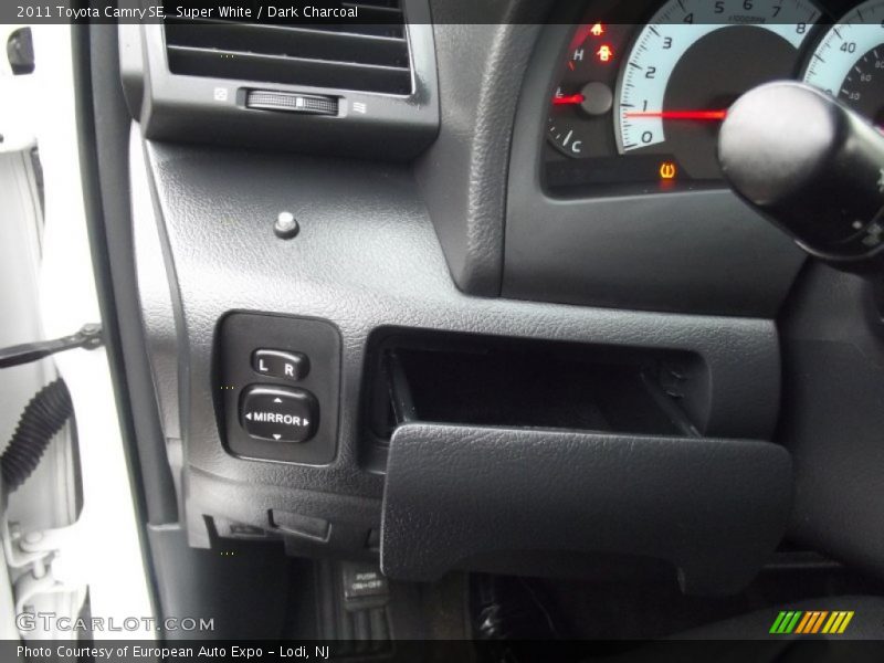 Super White / Dark Charcoal 2011 Toyota Camry SE