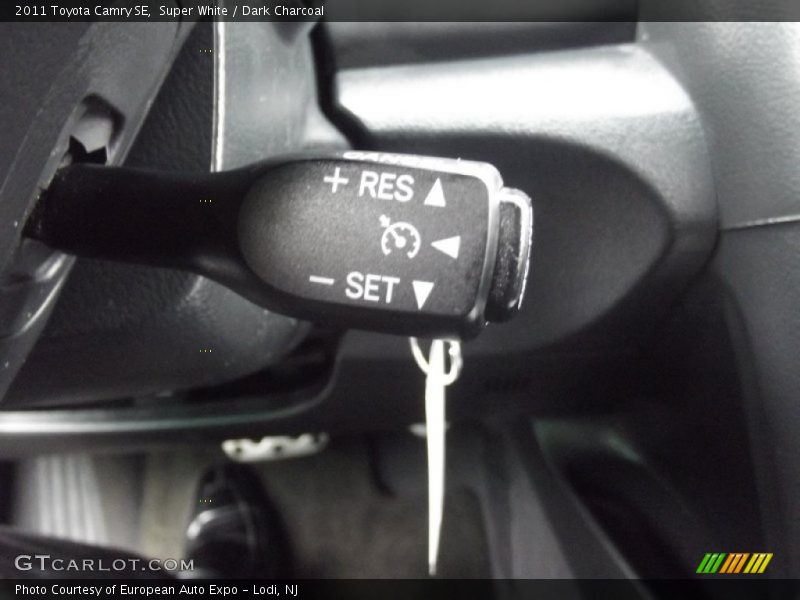 Super White / Dark Charcoal 2011 Toyota Camry SE