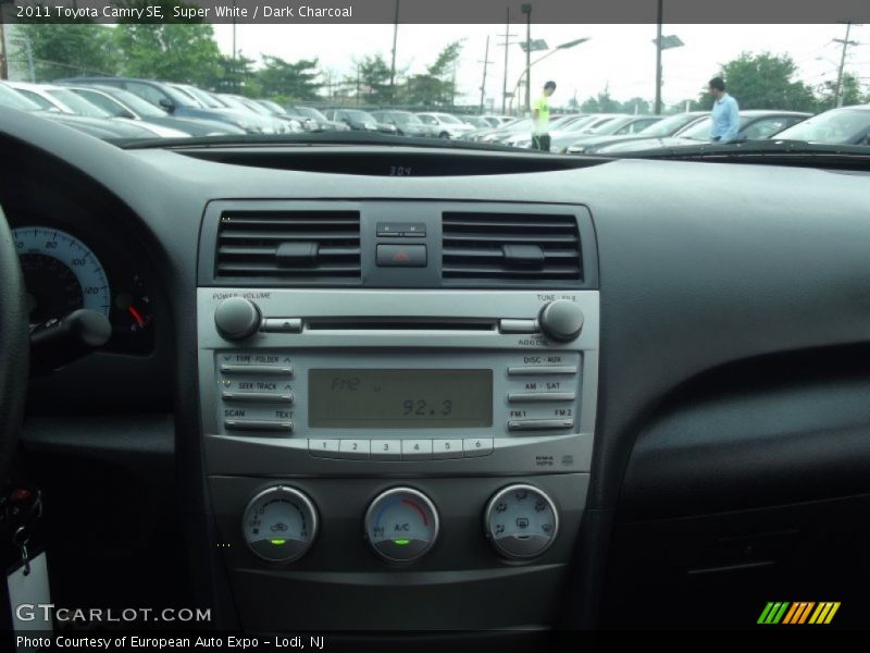 Super White / Dark Charcoal 2011 Toyota Camry SE