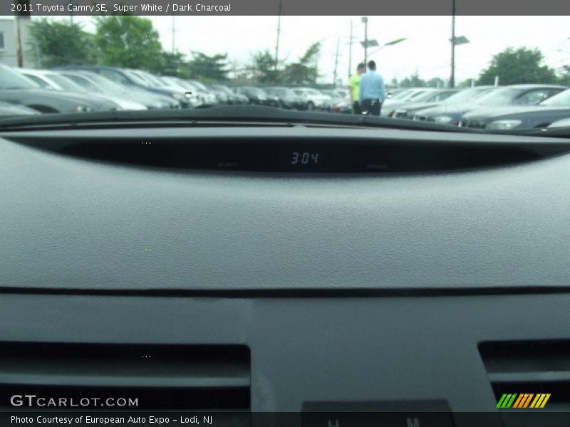 Super White / Dark Charcoal 2011 Toyota Camry SE
