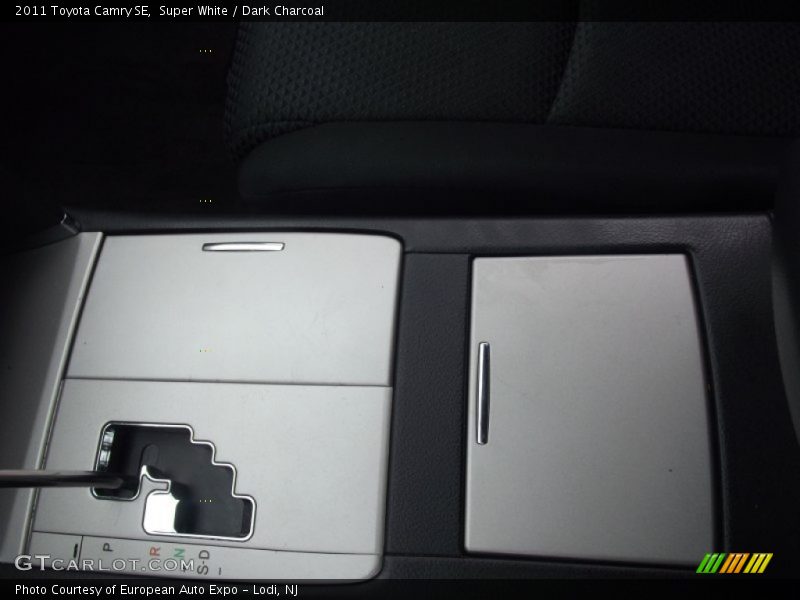 Super White / Dark Charcoal 2011 Toyota Camry SE