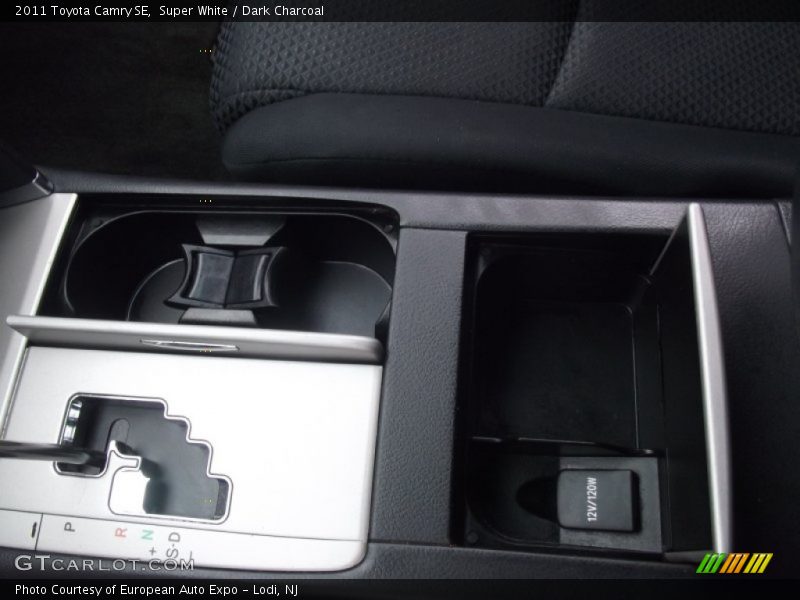 Super White / Dark Charcoal 2011 Toyota Camry SE