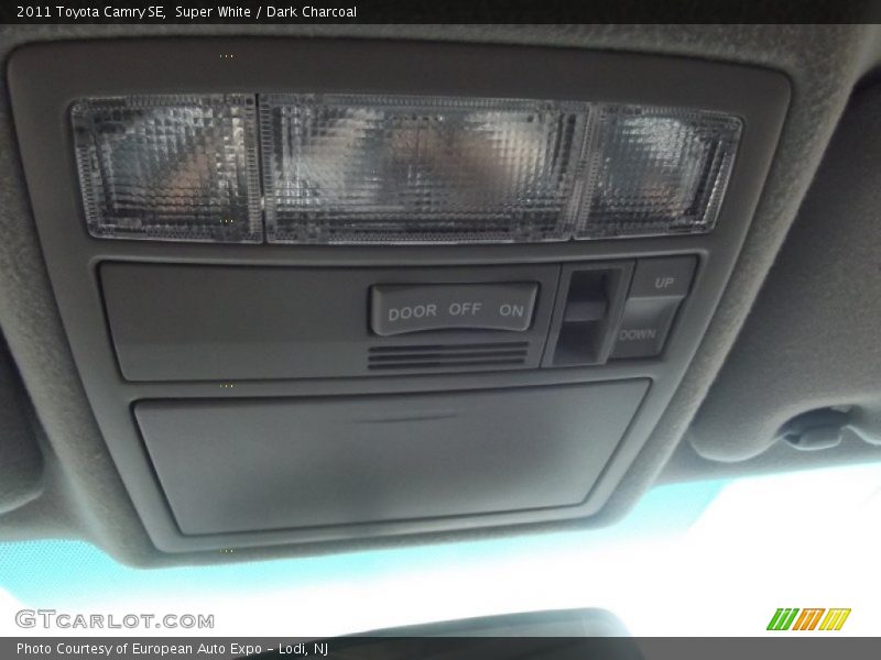 Super White / Dark Charcoal 2011 Toyota Camry SE