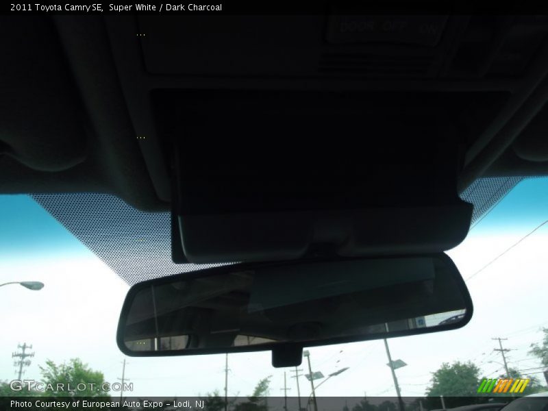 Super White / Dark Charcoal 2011 Toyota Camry SE