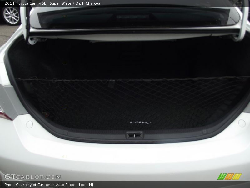 Super White / Dark Charcoal 2011 Toyota Camry SE
