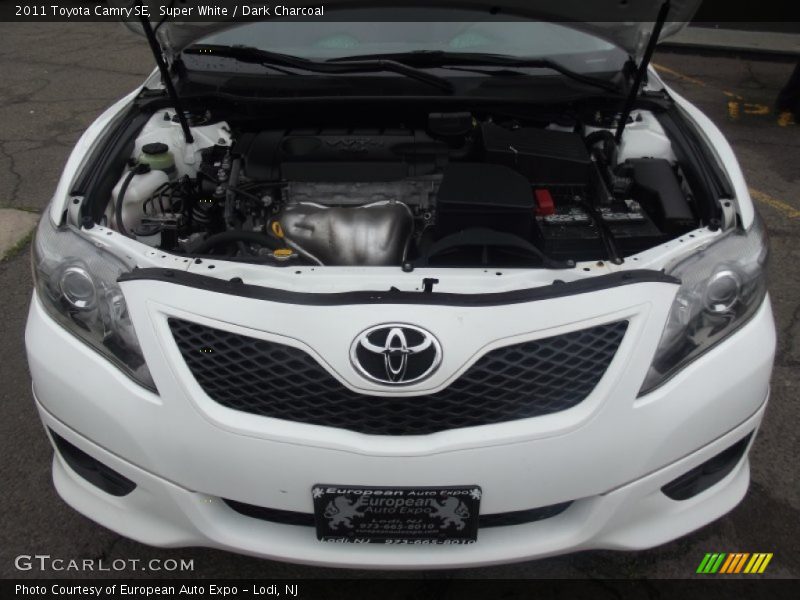 Super White / Dark Charcoal 2011 Toyota Camry SE