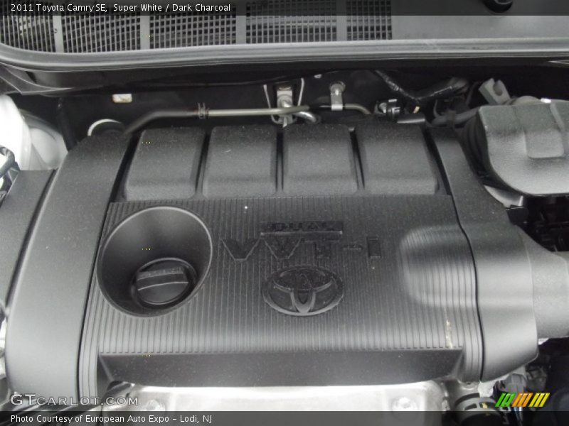 Super White / Dark Charcoal 2011 Toyota Camry SE