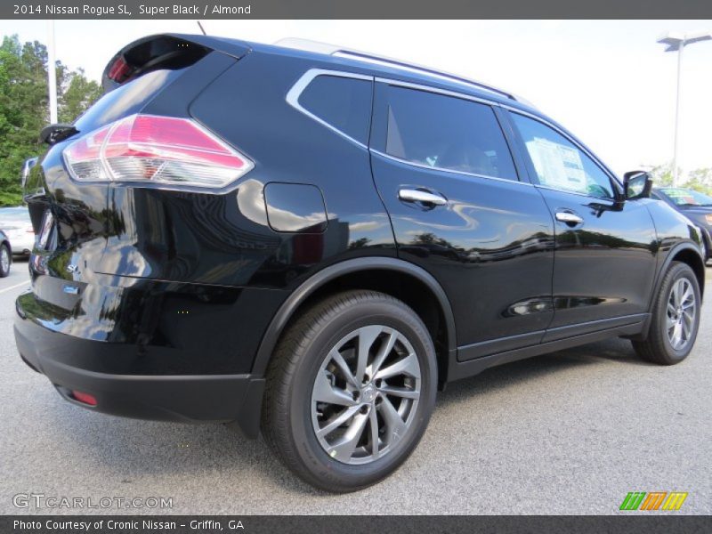 Super Black / Almond 2014 Nissan Rogue SL