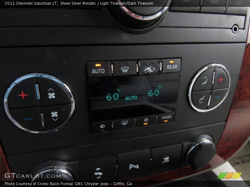 Sheer Silver Metallic / Light Titanium/Dark Titanium 2011 Chevrolet Suburban LT