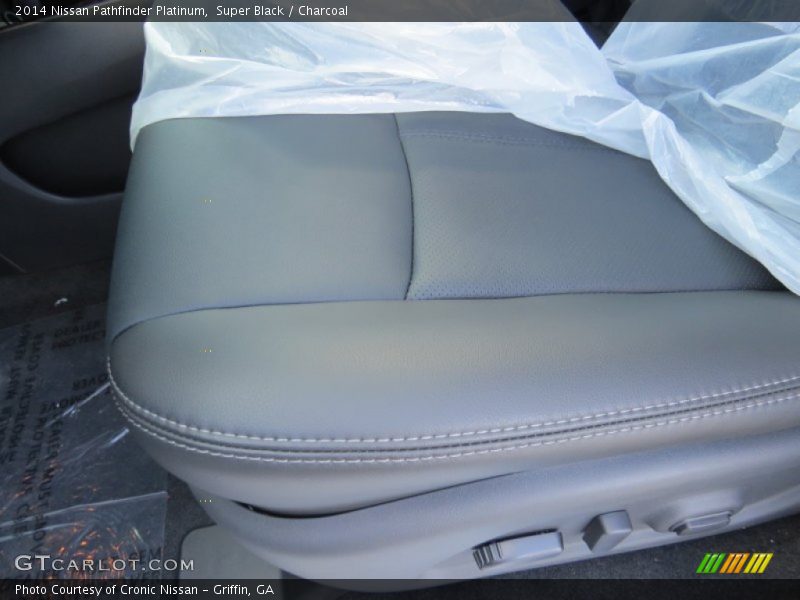 Super Black / Charcoal 2014 Nissan Pathfinder Platinum