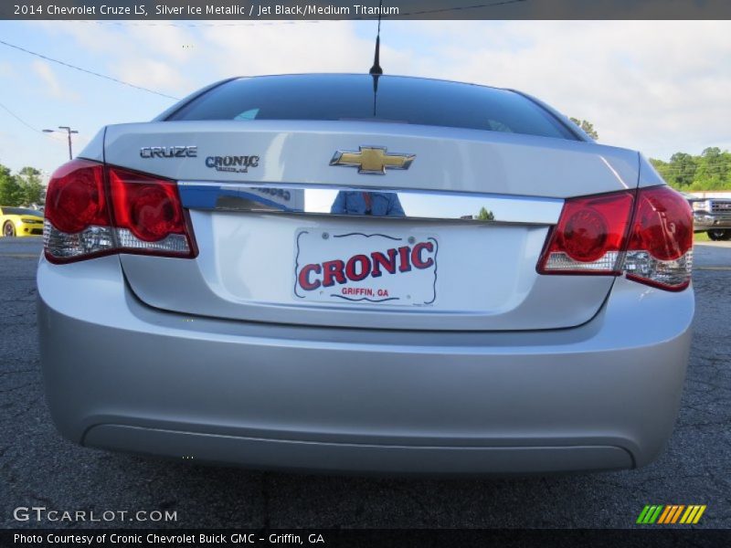 Silver Ice Metallic / Jet Black/Medium Titanium 2014 Chevrolet Cruze LS