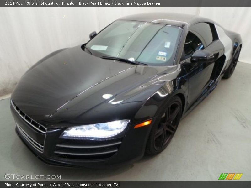 Front 3/4 View of 2011 R8 5.2 FSI quattro