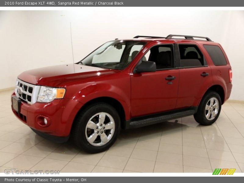 Front 3/4 View of 2010 Escape XLT 4WD