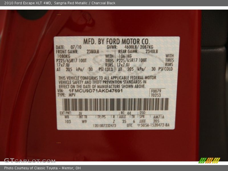 Sangria Red Metallic / Charcoal Black 2010 Ford Escape XLT 4WD