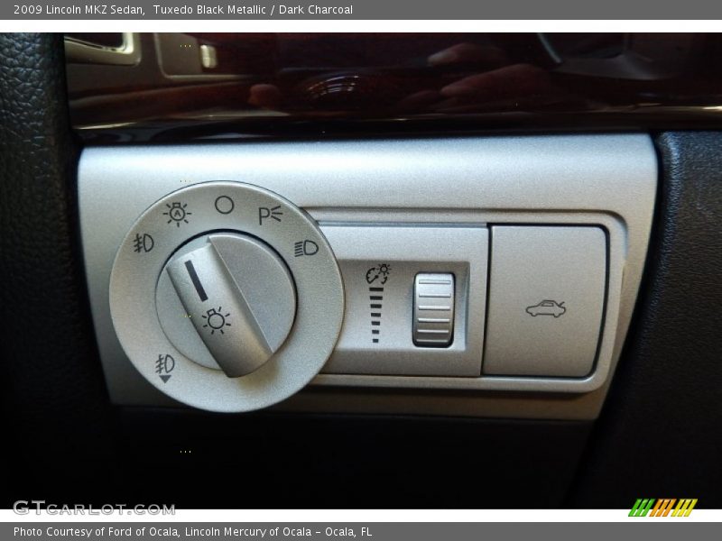 Tuxedo Black Metallic / Dark Charcoal 2009 Lincoln MKZ Sedan