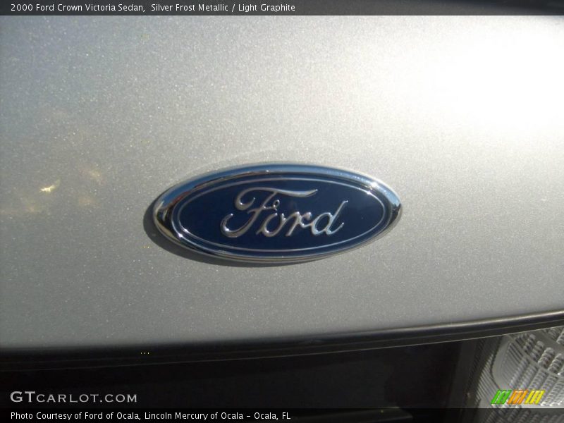 Silver Frost Metallic / Light Graphite 2000 Ford Crown Victoria Sedan