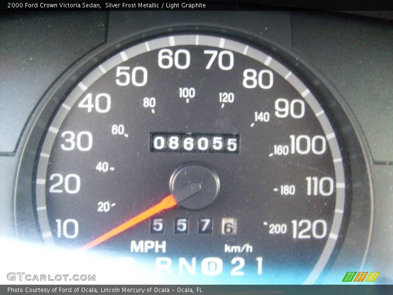 Silver Frost Metallic / Light Graphite 2000 Ford Crown Victoria Sedan