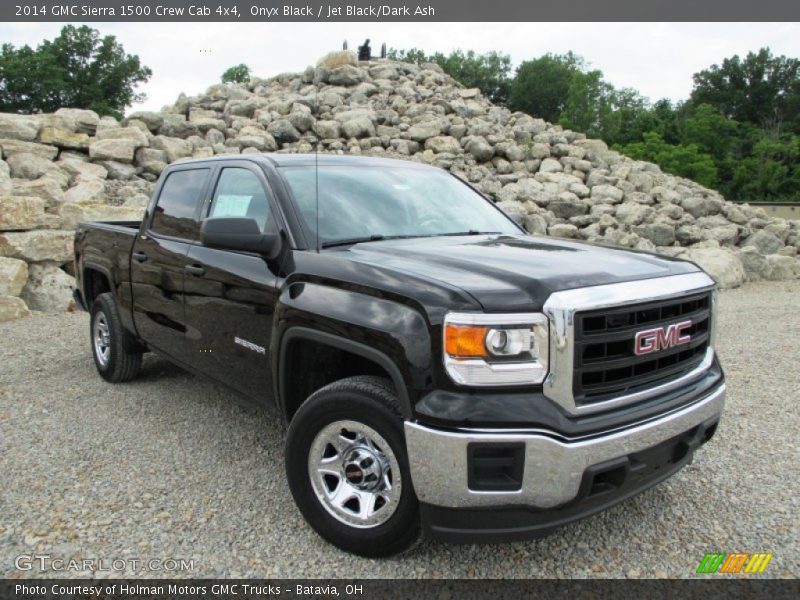 Front 3/4 View of 2014 Sierra 1500 Crew Cab 4x4
