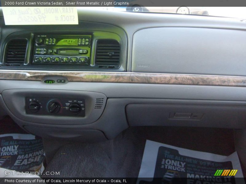 Silver Frost Metallic / Light Graphite 2000 Ford Crown Victoria Sedan
