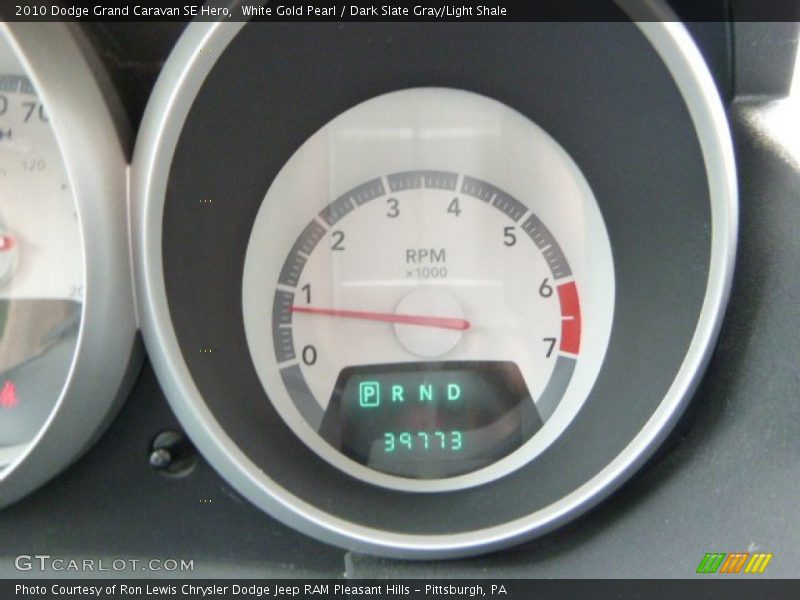 White Gold Pearl / Dark Slate Gray/Light Shale 2010 Dodge Grand Caravan SE Hero