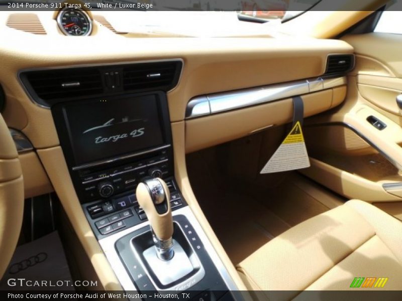 Dashboard of 2014 911 Targa 4S