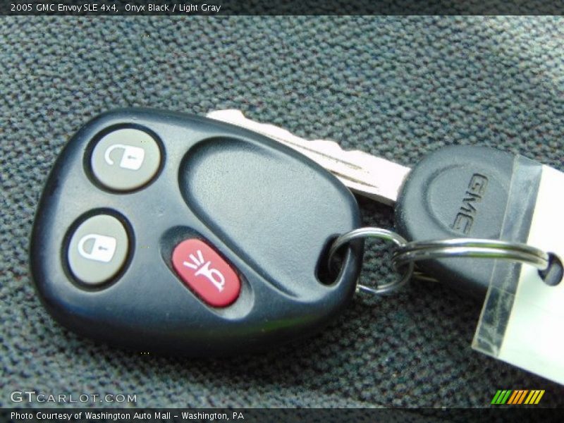 Onyx Black / Light Gray 2005 GMC Envoy SLE 4x4