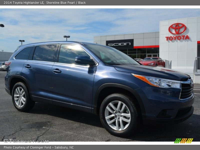 Front 3/4 View of 2014 Highlander LE