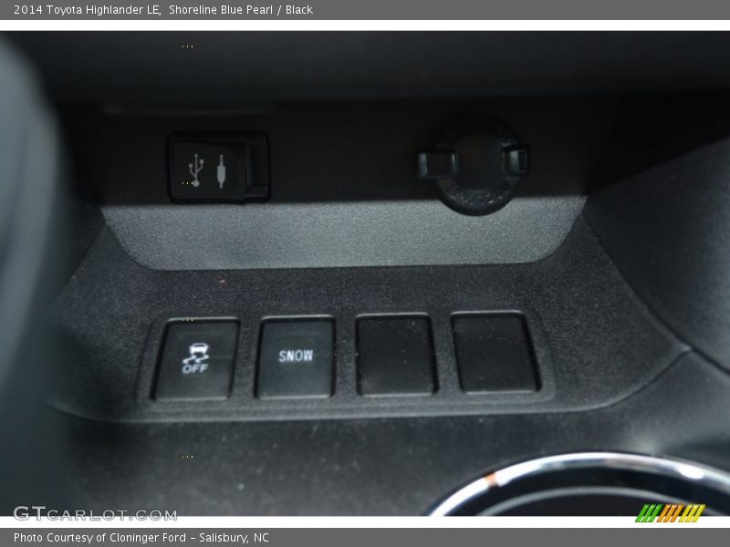 Shoreline Blue Pearl / Black 2014 Toyota Highlander LE