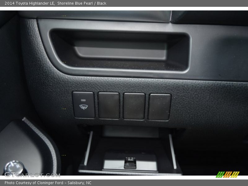 Shoreline Blue Pearl / Black 2014 Toyota Highlander LE