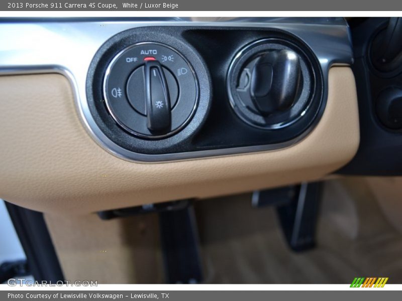 Controls of 2013 911 Carrera 4S Coupe