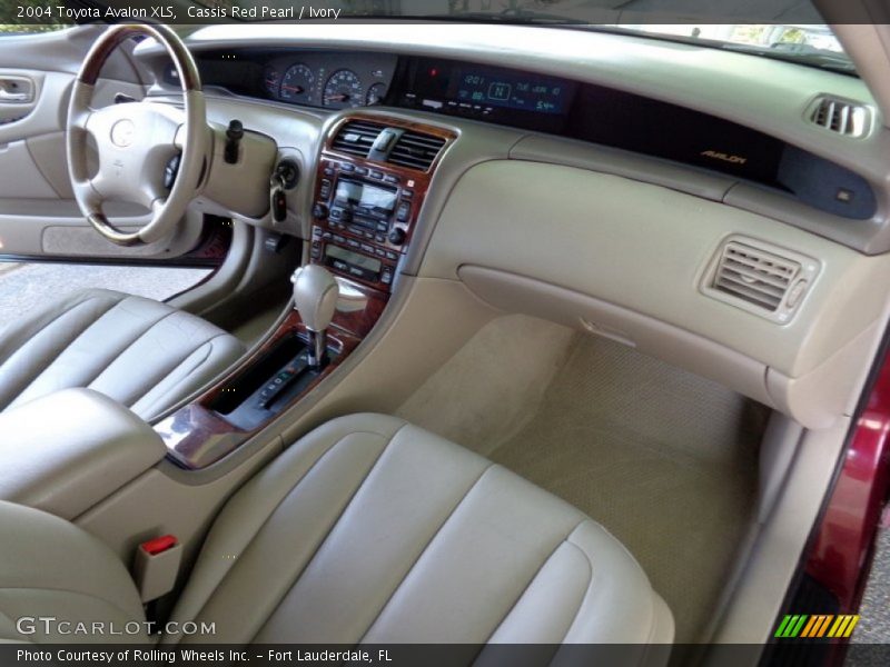 Cassis Red Pearl / Ivory 2004 Toyota Avalon XLS