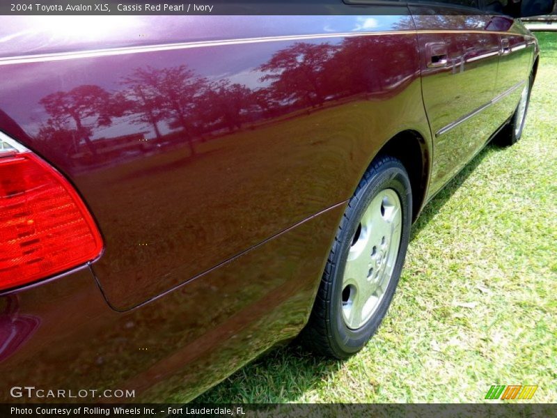 Cassis Red Pearl / Ivory 2004 Toyota Avalon XLS