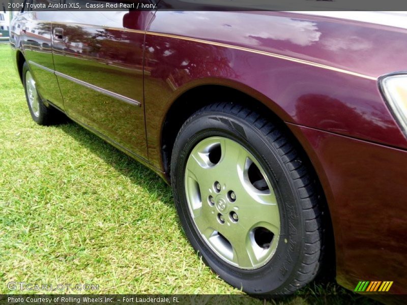 Cassis Red Pearl / Ivory 2004 Toyota Avalon XLS