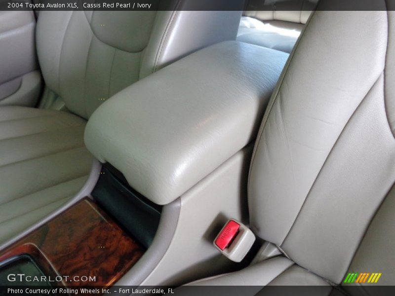 Cassis Red Pearl / Ivory 2004 Toyota Avalon XLS