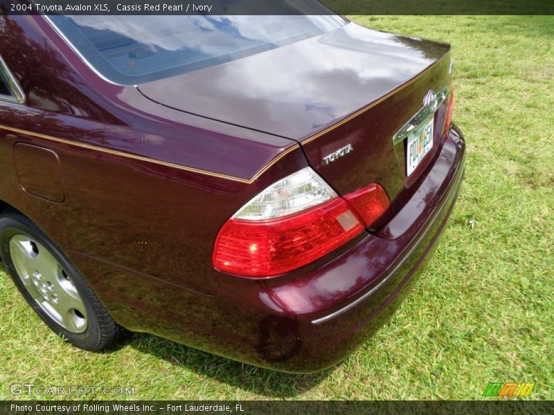 Cassis Red Pearl / Ivory 2004 Toyota Avalon XLS