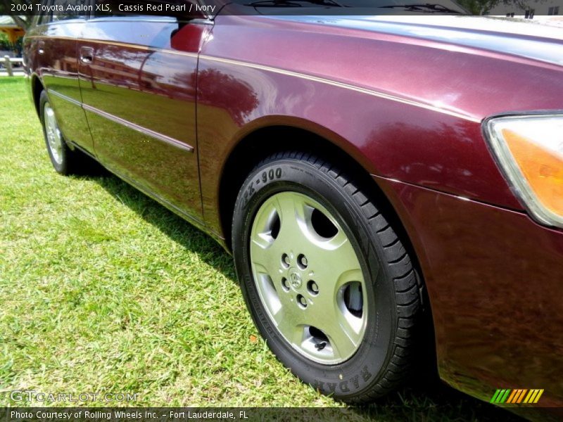 Cassis Red Pearl / Ivory 2004 Toyota Avalon XLS