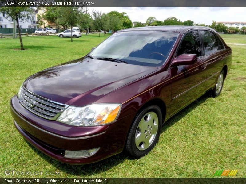Front 3/4 View of 2004 Avalon XLS