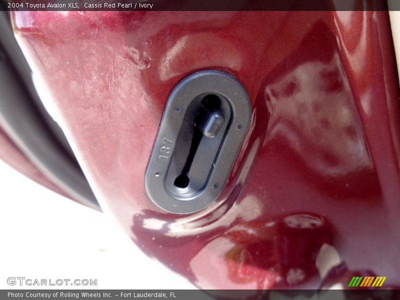 Cassis Red Pearl / Ivory 2004 Toyota Avalon XLS