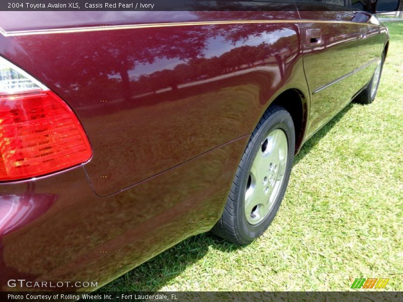Cassis Red Pearl / Ivory 2004 Toyota Avalon XLS