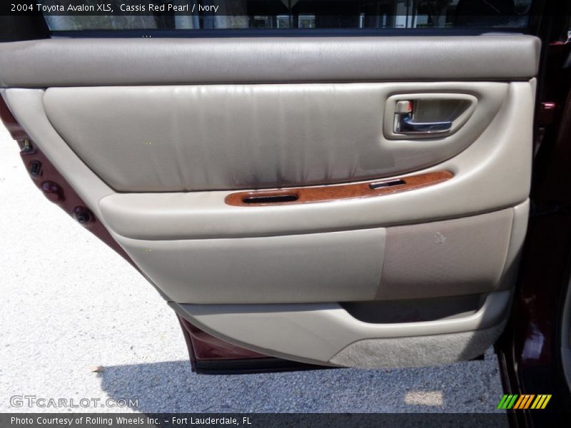 Cassis Red Pearl / Ivory 2004 Toyota Avalon XLS