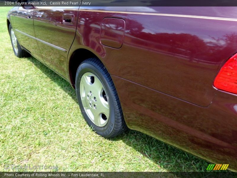 Cassis Red Pearl / Ivory 2004 Toyota Avalon XLS