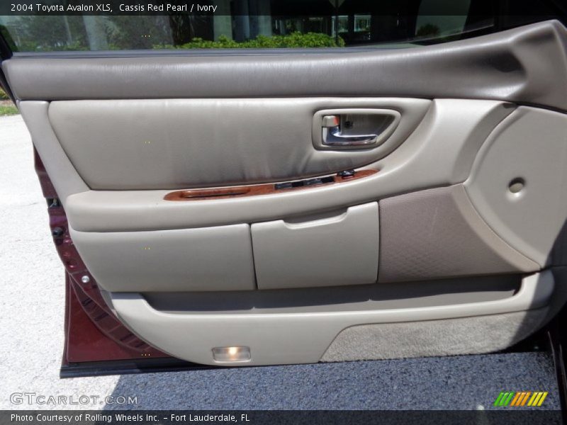 Cassis Red Pearl / Ivory 2004 Toyota Avalon XLS