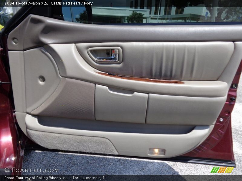 Cassis Red Pearl / Ivory 2004 Toyota Avalon XLS