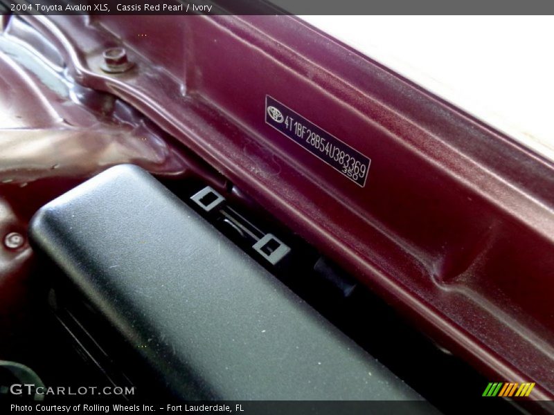 Cassis Red Pearl / Ivory 2004 Toyota Avalon XLS