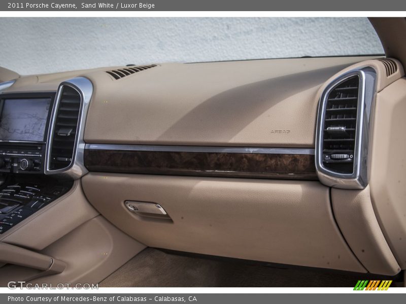 Sand White / Luxor Beige 2011 Porsche Cayenne