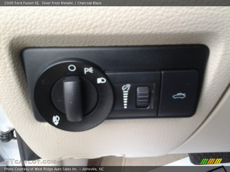 Silver Frost Metallic / Charcoal Black 2006 Ford Fusion SE