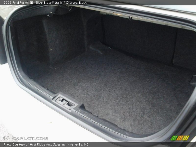  2006 Fusion SE Trunk
